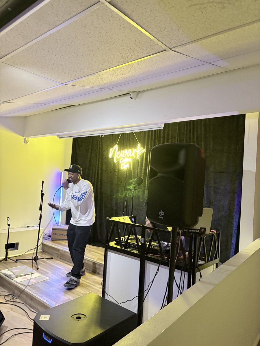 Isaiahkbs's tweet image. Live at Newark culture club Newark,NJ 4/2/26

My album “Dueling With Dynamics” out now on all streaming platforms 💿  #hiphop #art #rap #livemusic #jazz #coltrane #duelingwithdynamics #newark