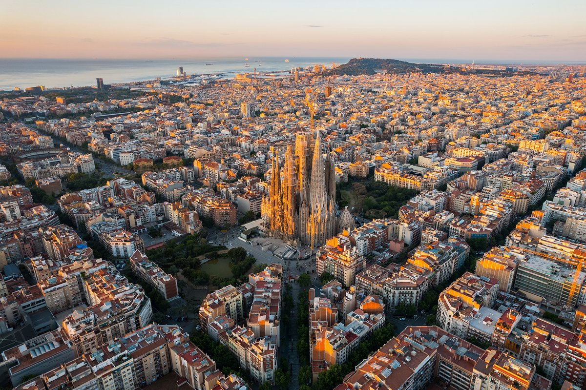 RotaryItalia's tweet photo. ✅ La Convention del @Rotary 2027 si terrà a Barcellona, Spagna 🇪🇸, dal 26 al 30 giugno.
 
Attendiamo di collaborare di nuovo con la città ospitante originaria, Dubai, in futuro.

Intanto ci vediamo presto a giugno a Taipei per #Rotary26

Leggi ANNUNCIO 👉 https://t.co/gIbObHjKEe https://t.co/R3k4kSEvO3