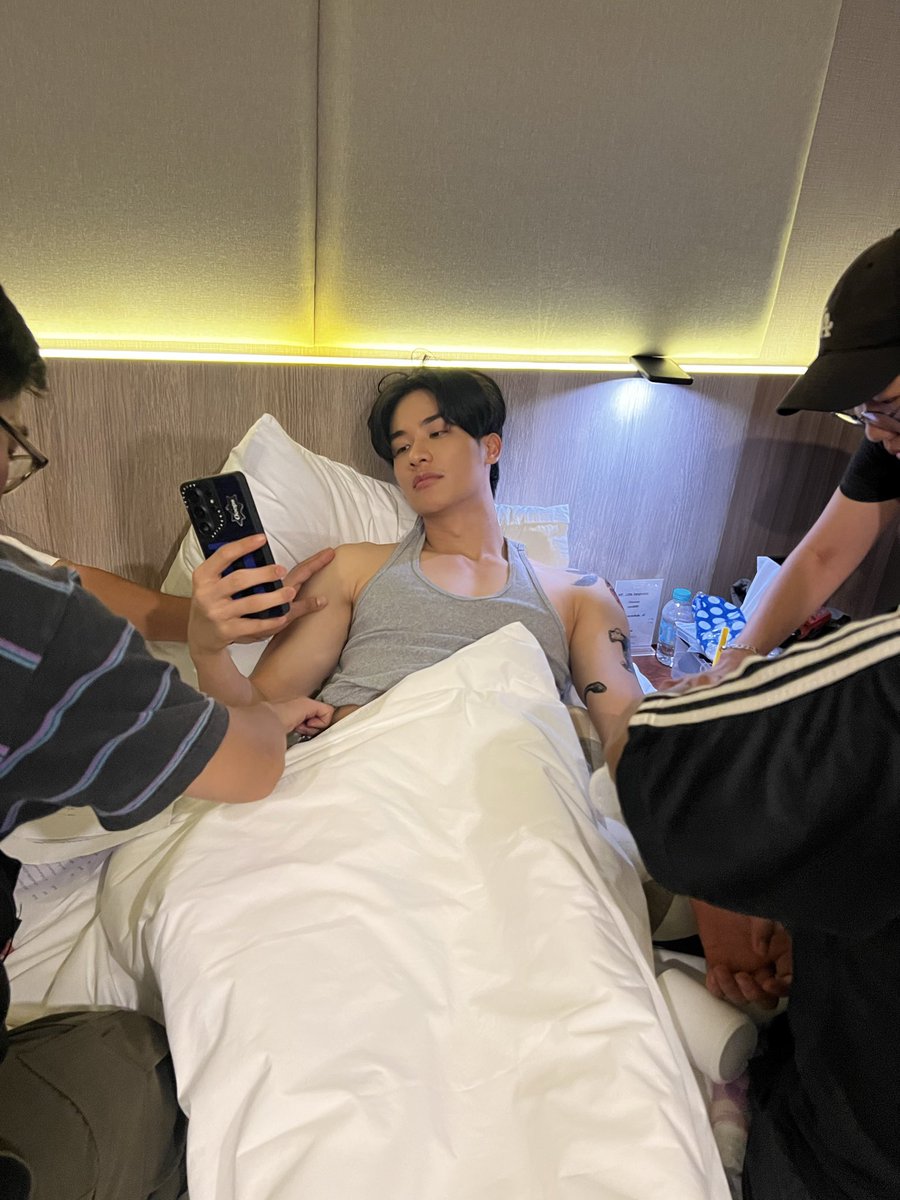 หมาเห่าเครื่องบิน | ADogAndAPlane tweet media