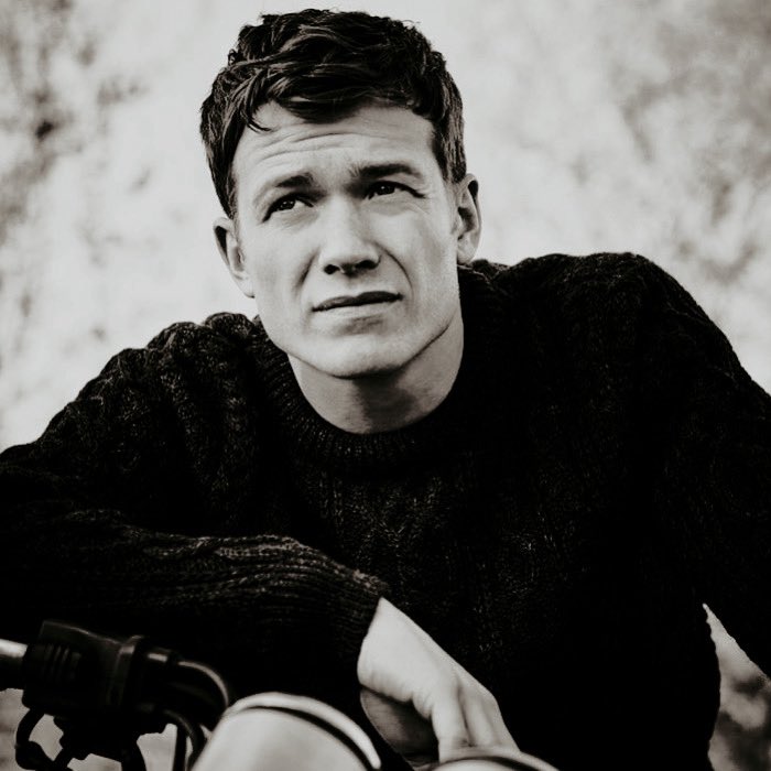 𝓑𝐀𝐃𝐆𝐄𝐑 … tweet media