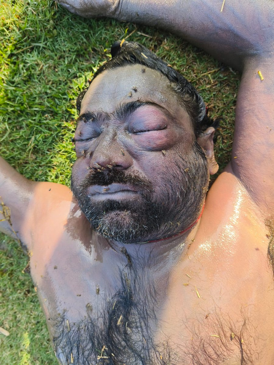 IndiaNewsUP_UK's tweet image. #Breaking: सुल्तानपुर  
गोमती नदी में अज्ञात अधेड़ का शव मिलने से सनसनी
पुलिस ने शव कब्जे में लेकर शुरू की जांच
पहचान नहीं हो सकी, लोगों से जानकारी देने की अपील
#Sultanpur #UPNews @sultanpurpolice 
#CrimeNews