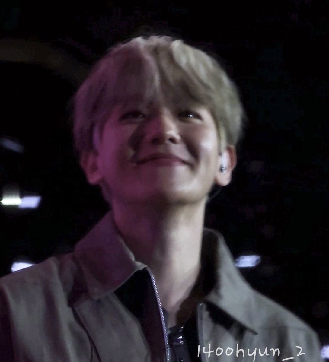 어떤 가수가 맨날 이렇게 팬을 사랑스럽게 봐주는데 ..
볼때마다 만날 때마다 본인이 더 좋아죽는데
이런 애한테 뭐라할게 뭐가 있다고 그렇게 가만히 못둬서 안달인지