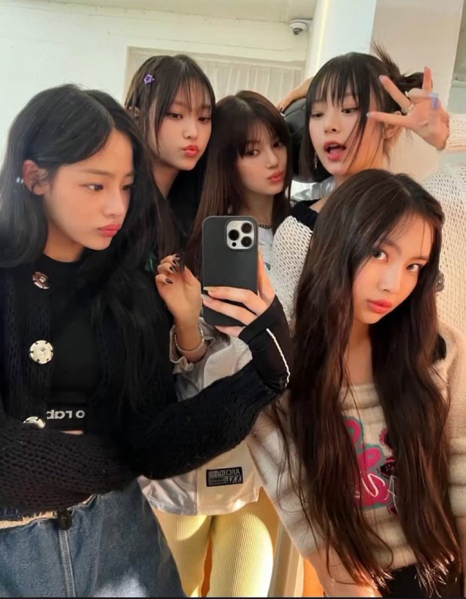 NewJeans Loops tweet media