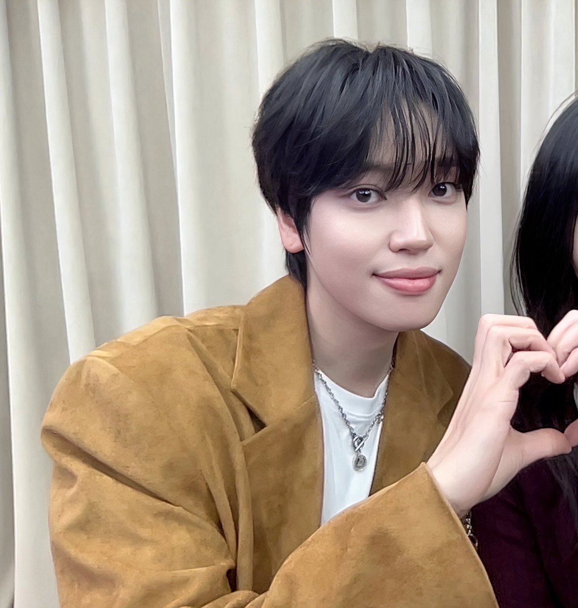 260321 < Just 15, Just Teen Top > 앵콜 팬사인회 
맥북 포토부스📷

하트 좋아하는 니엘이💜
오빠...얼굴 작은데...뒤로갔더라...
(화질이 너무 안좋아서 복원을 했더니 ai같은...😭)