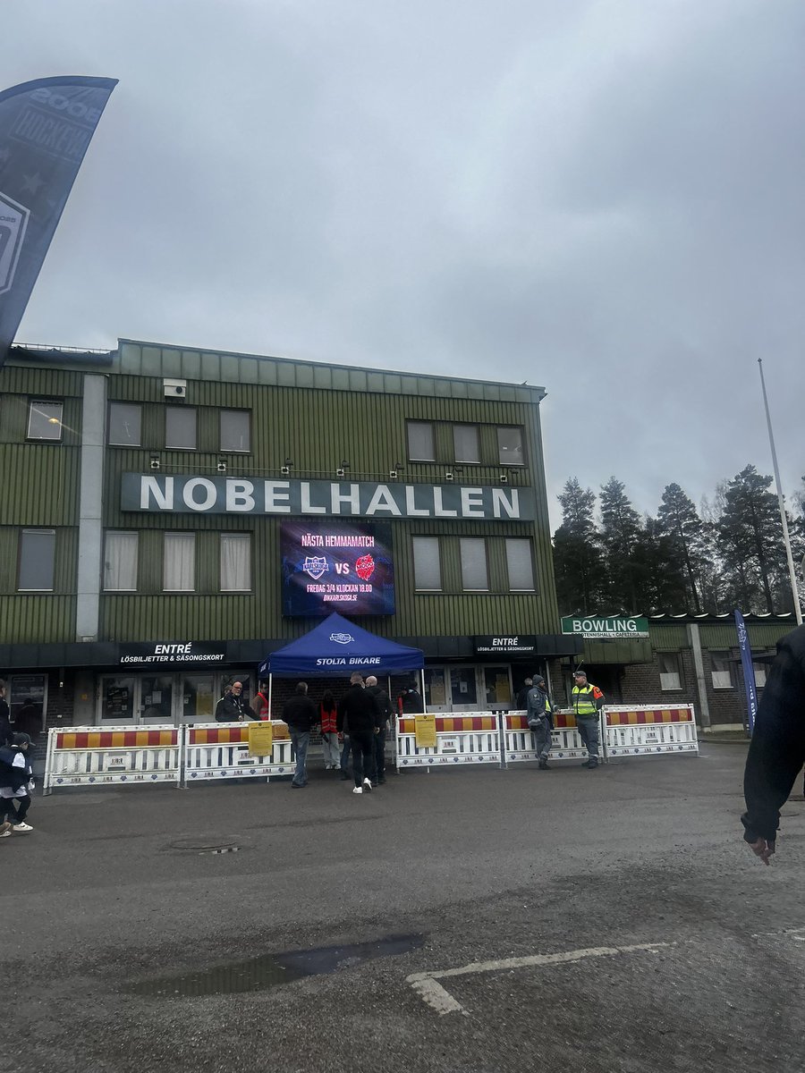Daggens special, dampmössa och Nobelhallen. Semifinal två mot pengapåsen och Platos riktiga lag!