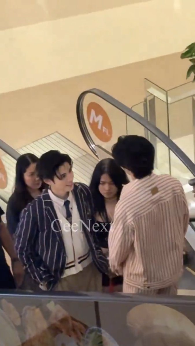 ivcnxivn's tweet photo. ครับว่าไง เธอพูดเลย มากกกกกกกกกกก ยืนล้วงกระเป๋ายินดีฟังเธอพูด 24/7 อะ โอ๊ย กรุตรายยยยยยยยยยยยยยย เจี๊ยกๆๆๆๆๆๆๆๆ ไม่ไหวแล้วว้ะ https://t.co/zIAhyr4o2n