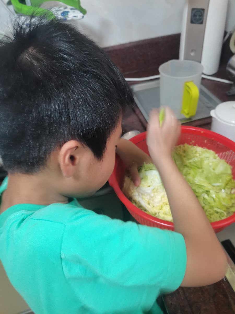 robertofuente12's tweet photo. "Morning magic with my little one!  Baking tiny pancakes, laughing at flour mustaches, and counting chocolate chips like they’re treasure. Moments that taste sweeter than any recipe.  #ParentingJoy #MiniAdventures" https://t.co/jhgSoj2KmK