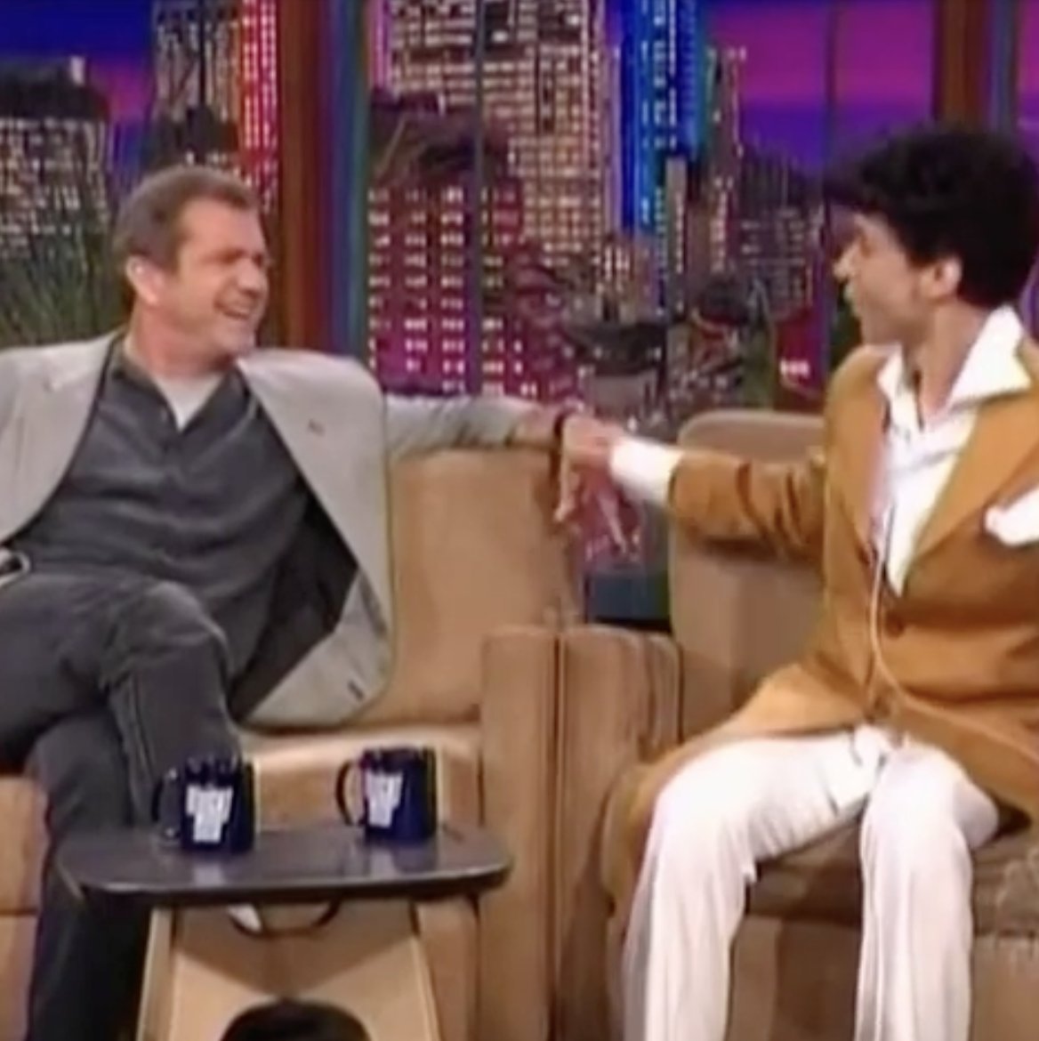 TMATSPodcast's tweet image. Prince flopped in the seat after performing on The Tonight show with Jay Leno in 2004 before greeting and joking with Mel Gibson and chatting with Leno #Prince #Interview #Performance #Live