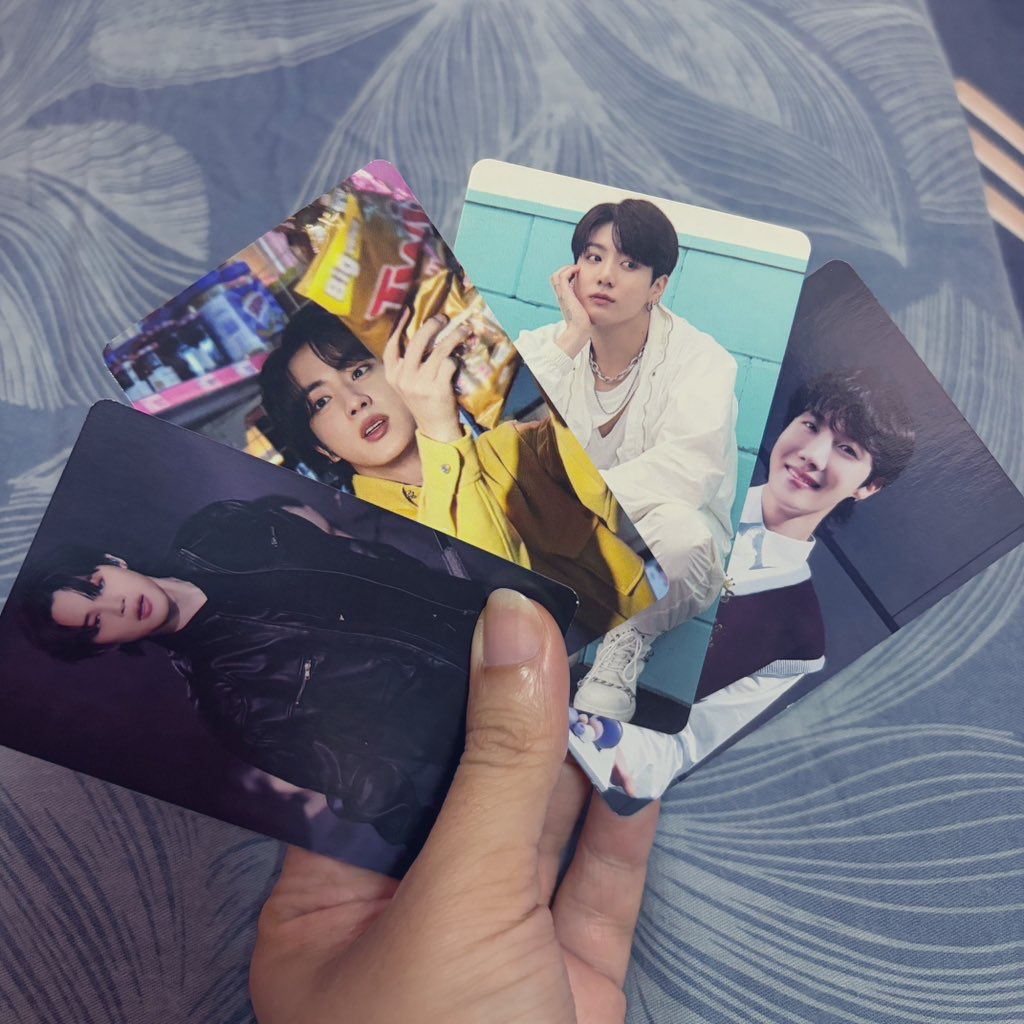 vee⁷ | looking for moots!! tweet media