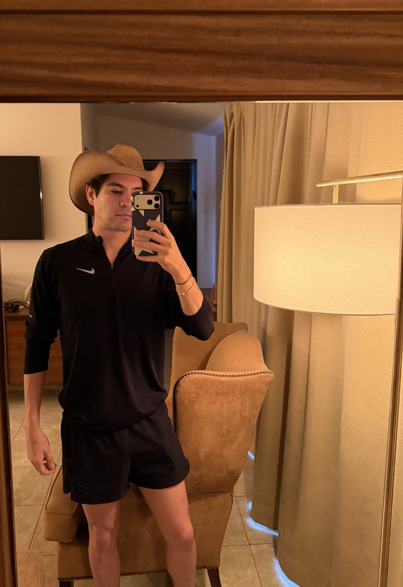 Ivan tweet media