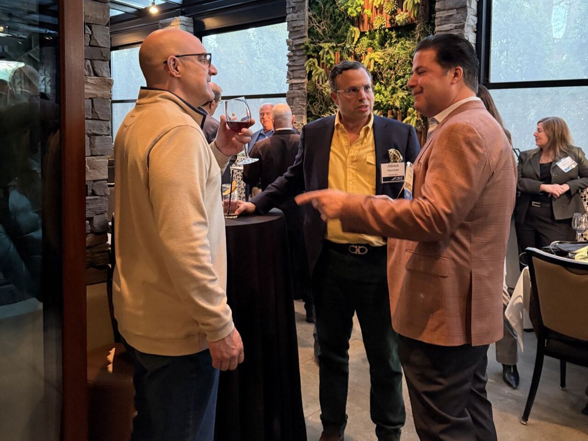 cbz's tweet image. What an incredible turnout for our latest Cocktails &amp;amp; Conversations networking event! The room was buzzing with great energy as we caught up with friends and colleagues while tackling some of the big questions facing contractors today. #TeamCBIZ #NetworkingEvent