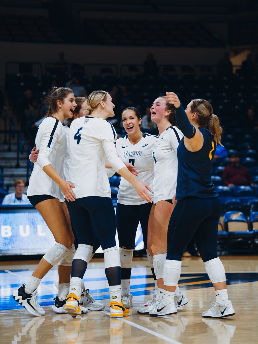 Toledo_VB's tweet photo. All smiles because we're back in Savage on Saturday! 🚀

Join us as we host Findlay in our first open scrimmage of the spring at 1:30 p.m. Admission is free! 

#TeamToledo | @keybank https://t.co/Po2jqXchL5