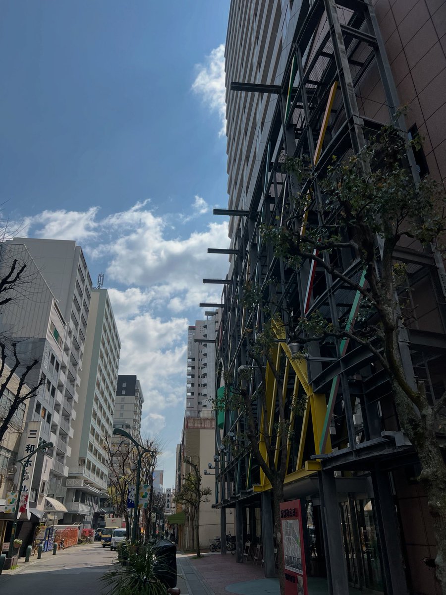 昨日から新神戸アート広場に入っています。

ココイロ表現教室Row After Row
明日から本番です。

ここの公演はいつも
忘れてしまいそうな暖かい心を
揺さぶってくれます。

お時間のある方は是非！