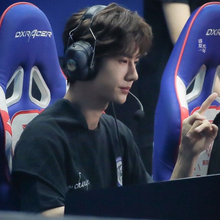 m 𐐪𐑂 tweet media