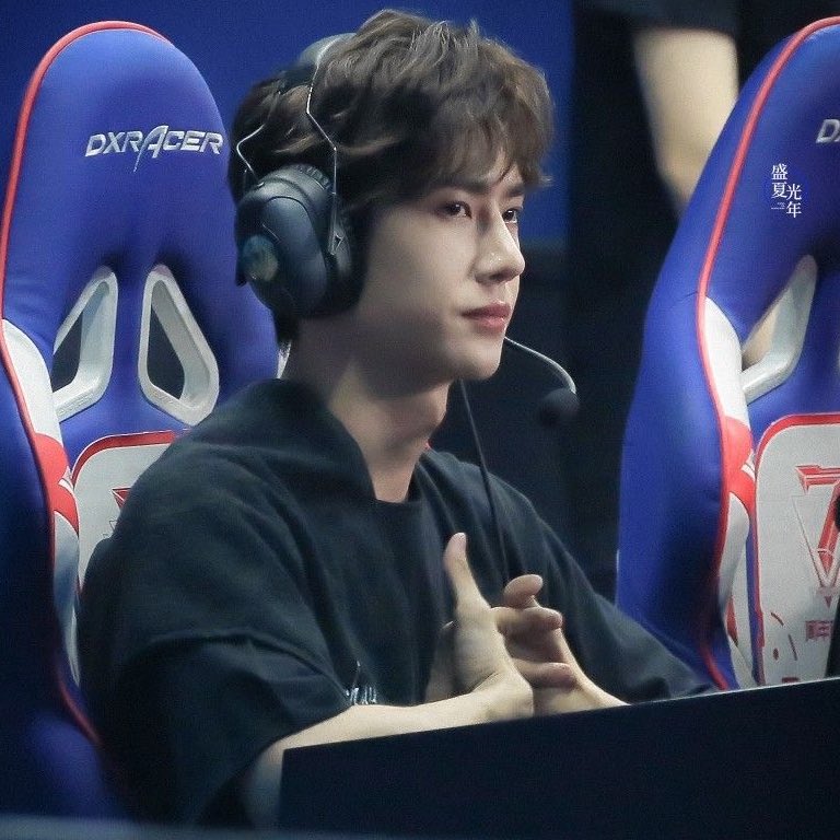 m 𐐪𐑂 tweet media