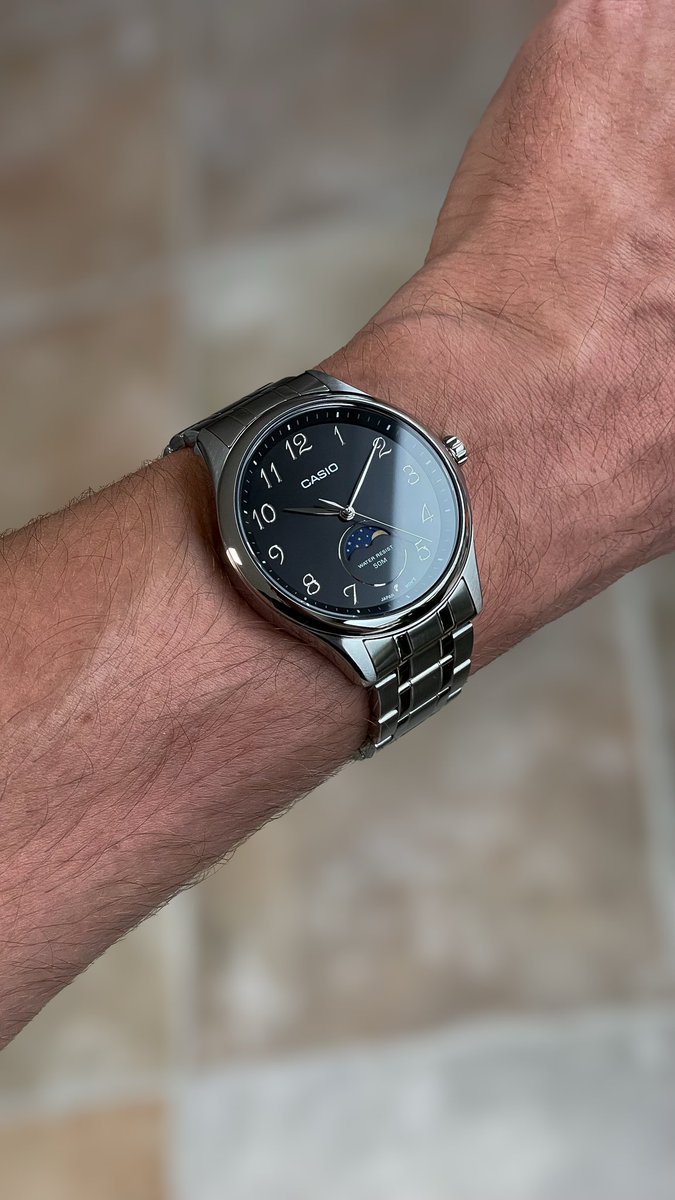 TempusShop's tweet image. Casio avec une petite indication phase de lune, c’est du très sérieux 🌗