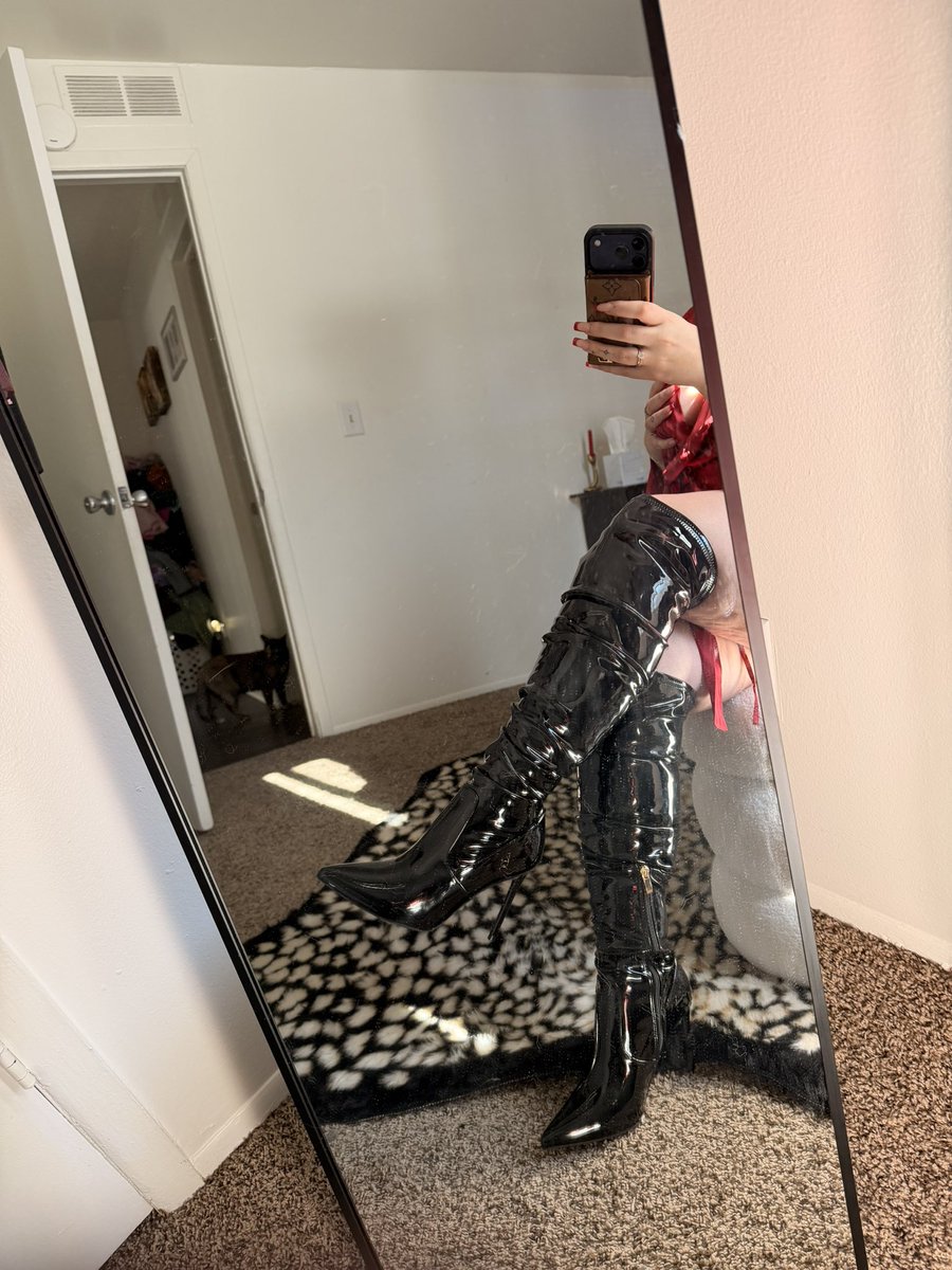 Goddess Elara tweet media