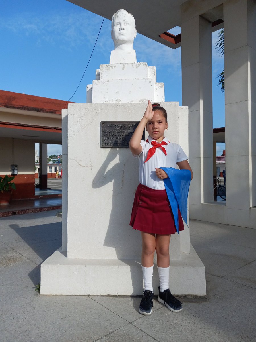 Muchas felicidades a los Jóvenes de mi #Cuba en este su 64 Aniversario de fundada la #UJC desde #SanctiSpíritusEnMarcha <a href="/DiazCanelB/">Miguel Díaz-Canel Bermúdez</a> <a href="/DrRobertoMOjeda/">Dr. Roberto Morales Ojeda</a> <a href="/DeivyPrezMartn1/">Deivy Pérez Martín</a> <a href="/AlexisLorente74/">Alexis Lorente Jiménez</a>