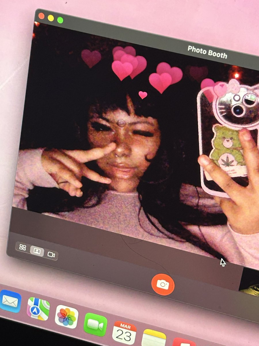 candi 🍭🐛 tweet media