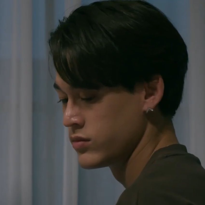 Etranger tweet media