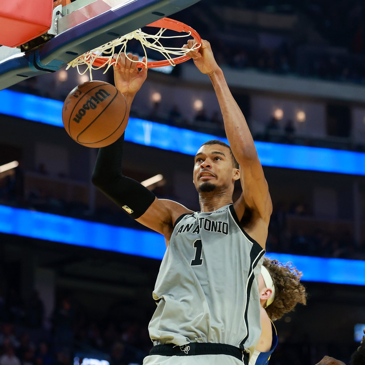 SPURS’ STATEMENT STRETCH: The San Antonio Spurs have won 27 of their last 29 games, including last night’s victory over the LA Clippers, becoming the first team to post such a single-season run since the 2017-18 Houston Rockets. Riding their second 11-game winning streak since