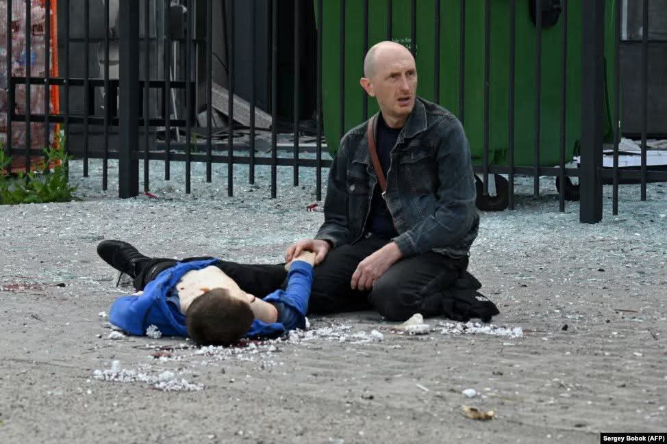 Когда видишь нытьё из Роzzии про блокировки интернета. И вспоминаешь эти кадры...