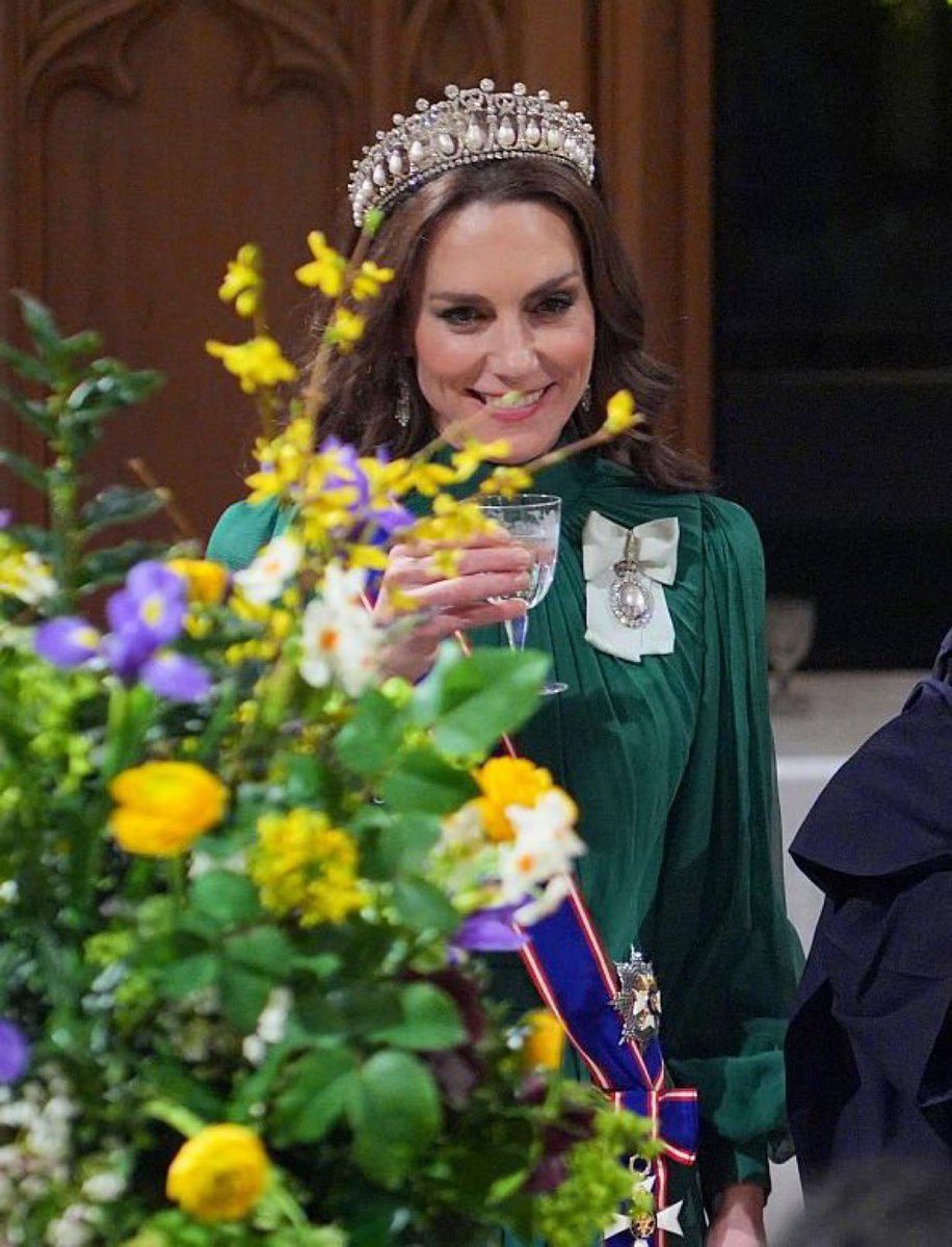 RoyalBee tweet media