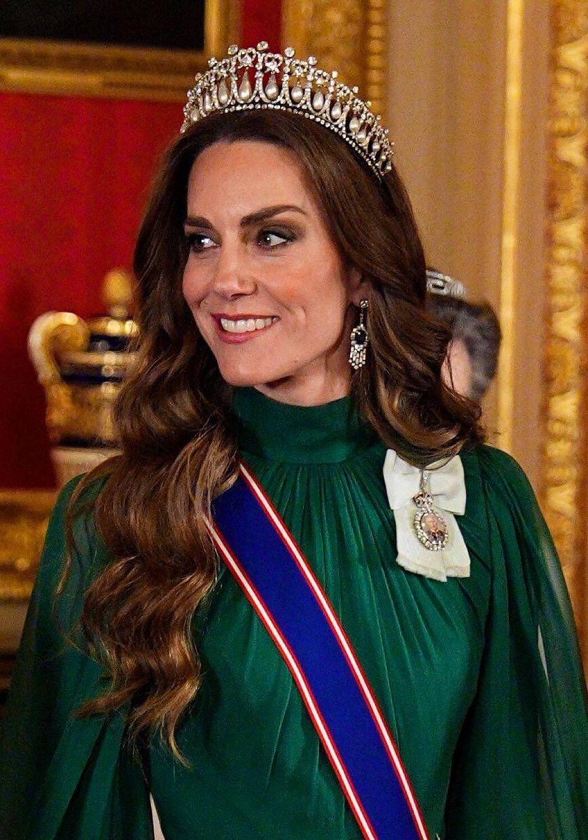 RoyalBee tweet media