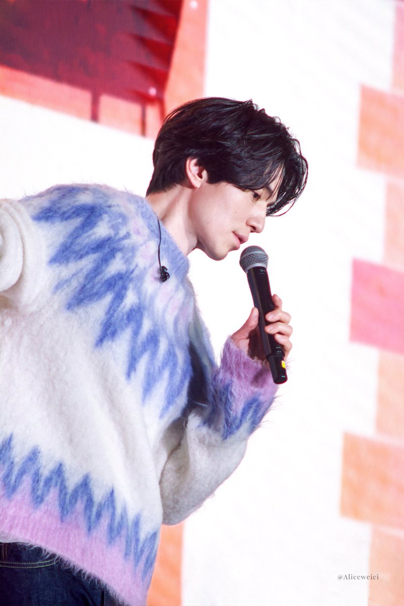 此人又掏出三张未发之图
手臂上的痣...🤤

#LeeDongWook #이동욱 #李栋旭