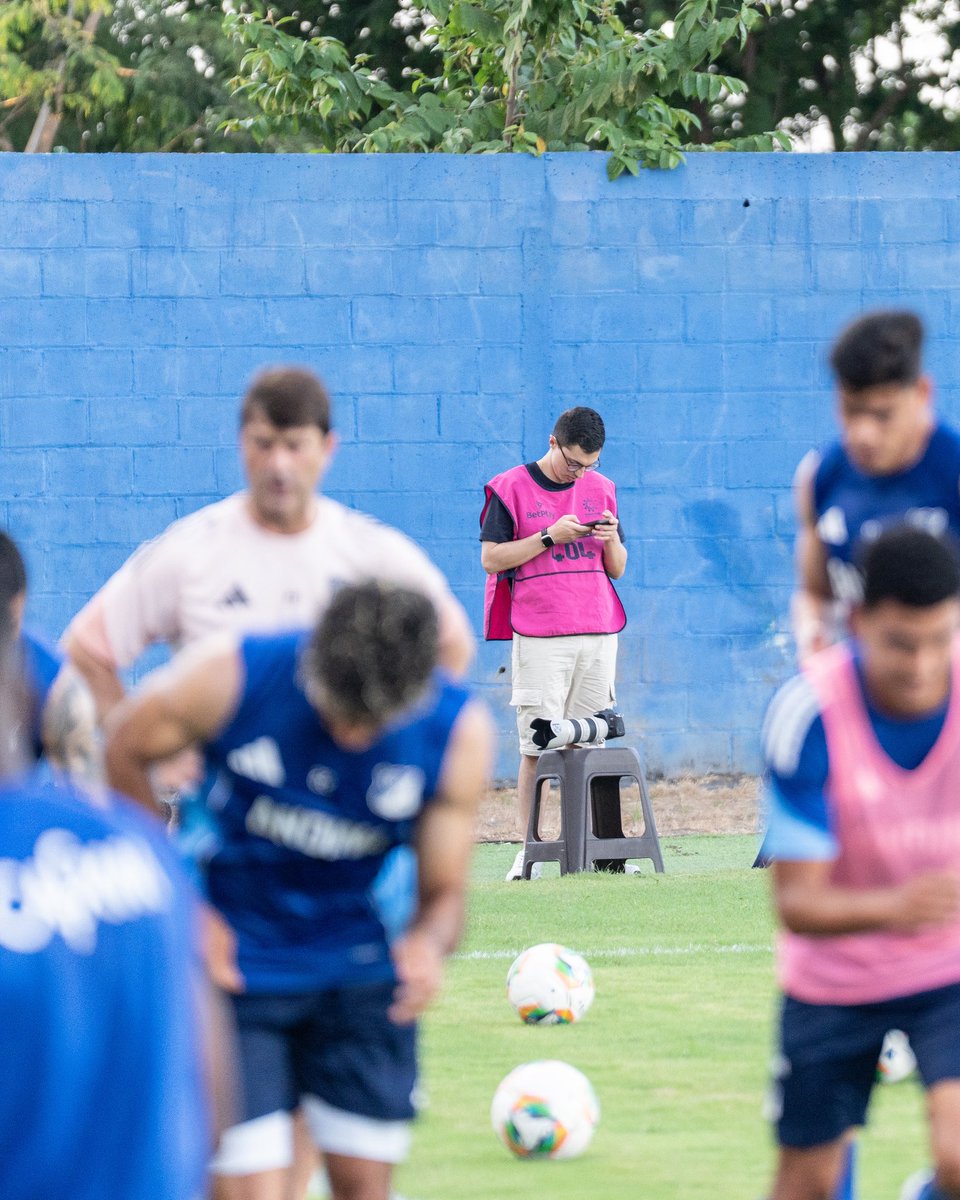 Juan Bee tweet media