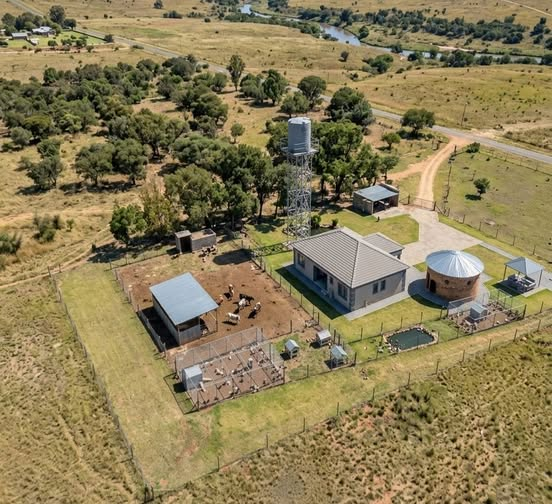 XekiHlongwane's tweet photo. What is stopping you from building in the rural❓ https://t.co/KtO3vOaMPx