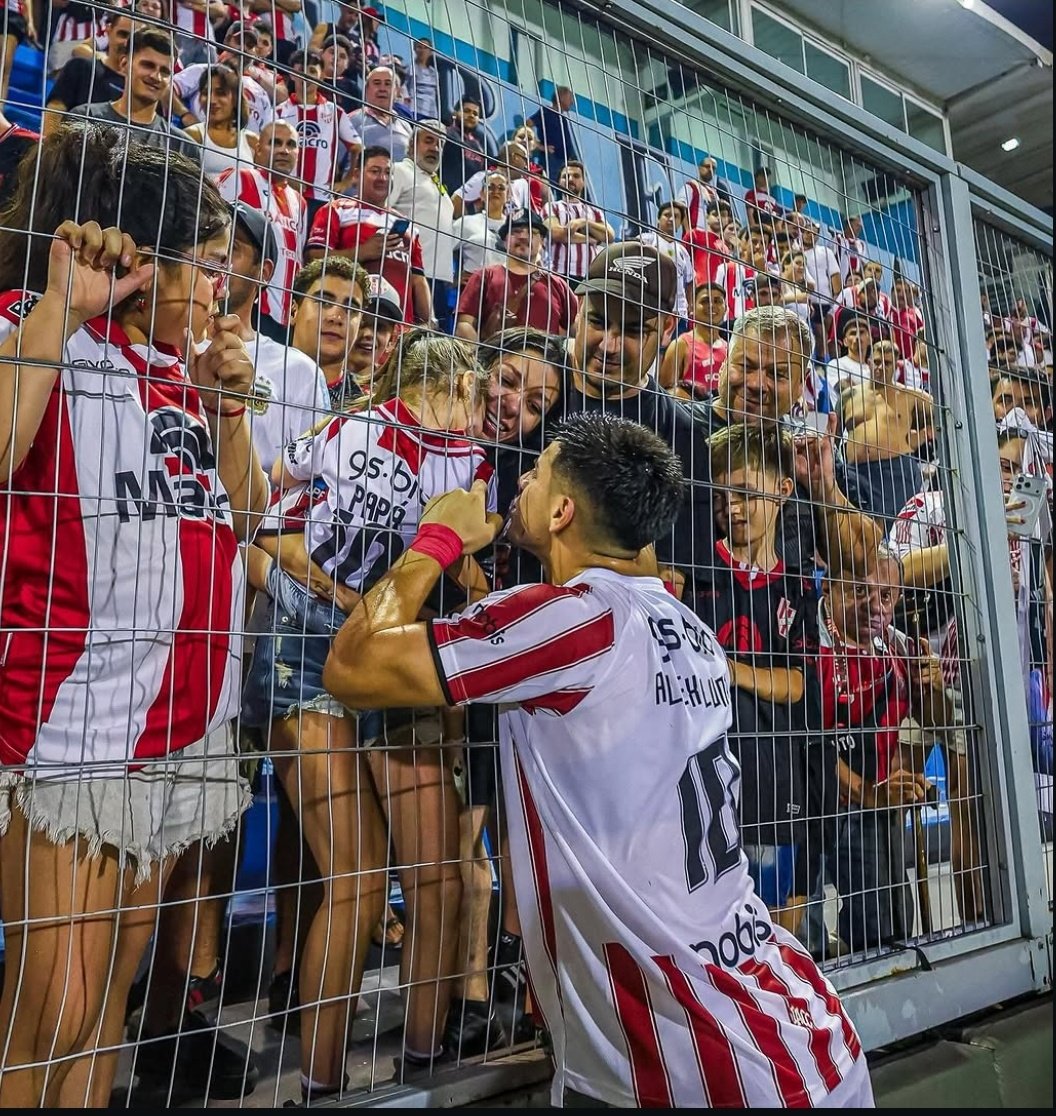 Mira lo que es esta foto hermano🤩

Gloria, Patria y Familia.🇦🇹❤️
