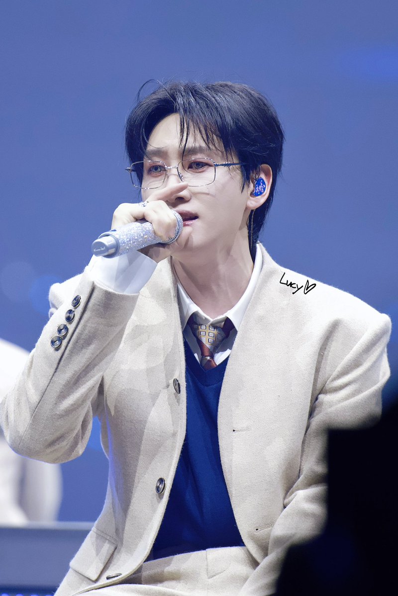 露西西嘻嘻-Lucy tweet media