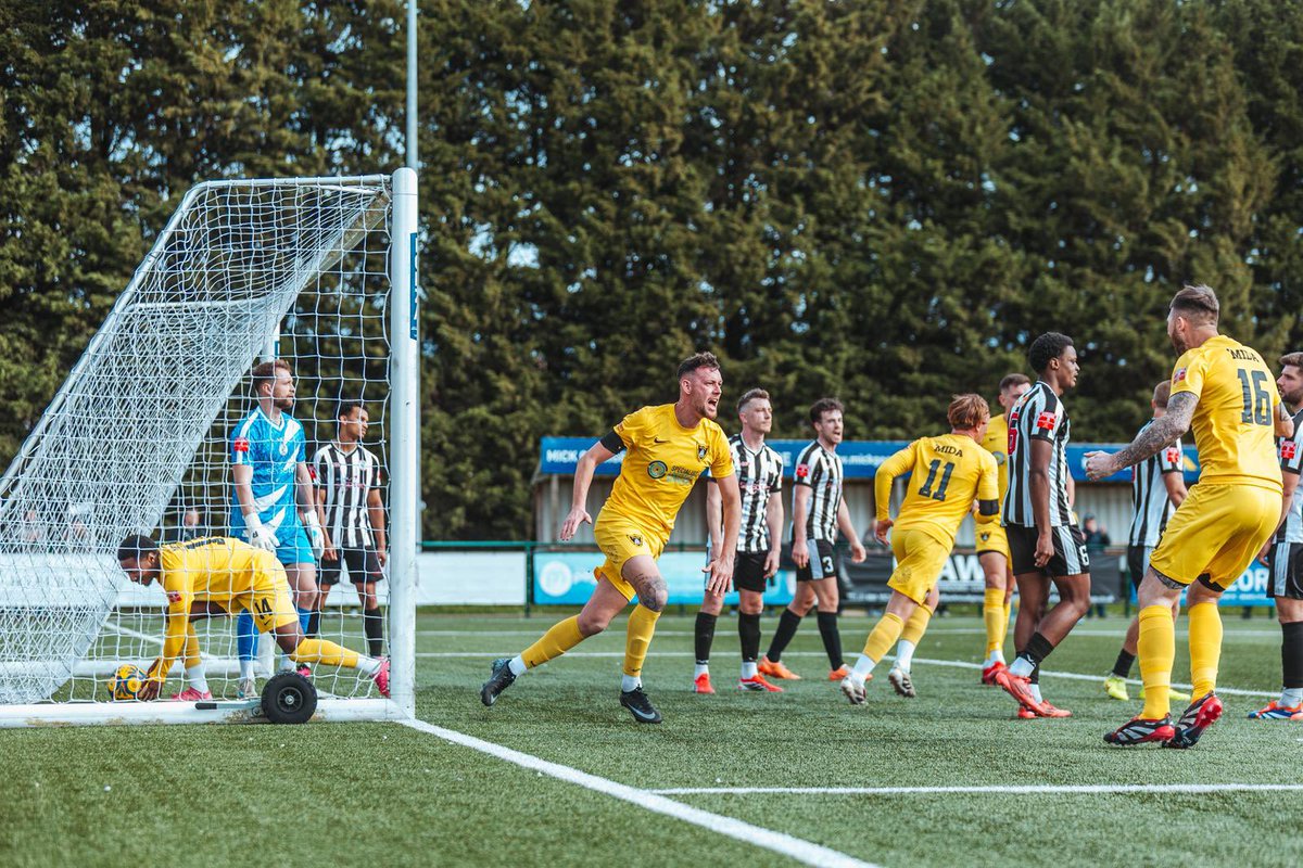 HarbTownFC's tweet photo. GOAL — HARBOROUGH TOWN 🐝 

⚪️ 1 - 1 🟡 

⏱️ 64’ | We’re level – an in-swinging corner bounces up and @mcauley_rory heads in the equaliser! 🙌

📸 | @R__BMedia 

#IVEHAR | #UpTheBees | #Harborough
@hfmnews | @HarbTownFC_ES | @HarbMail