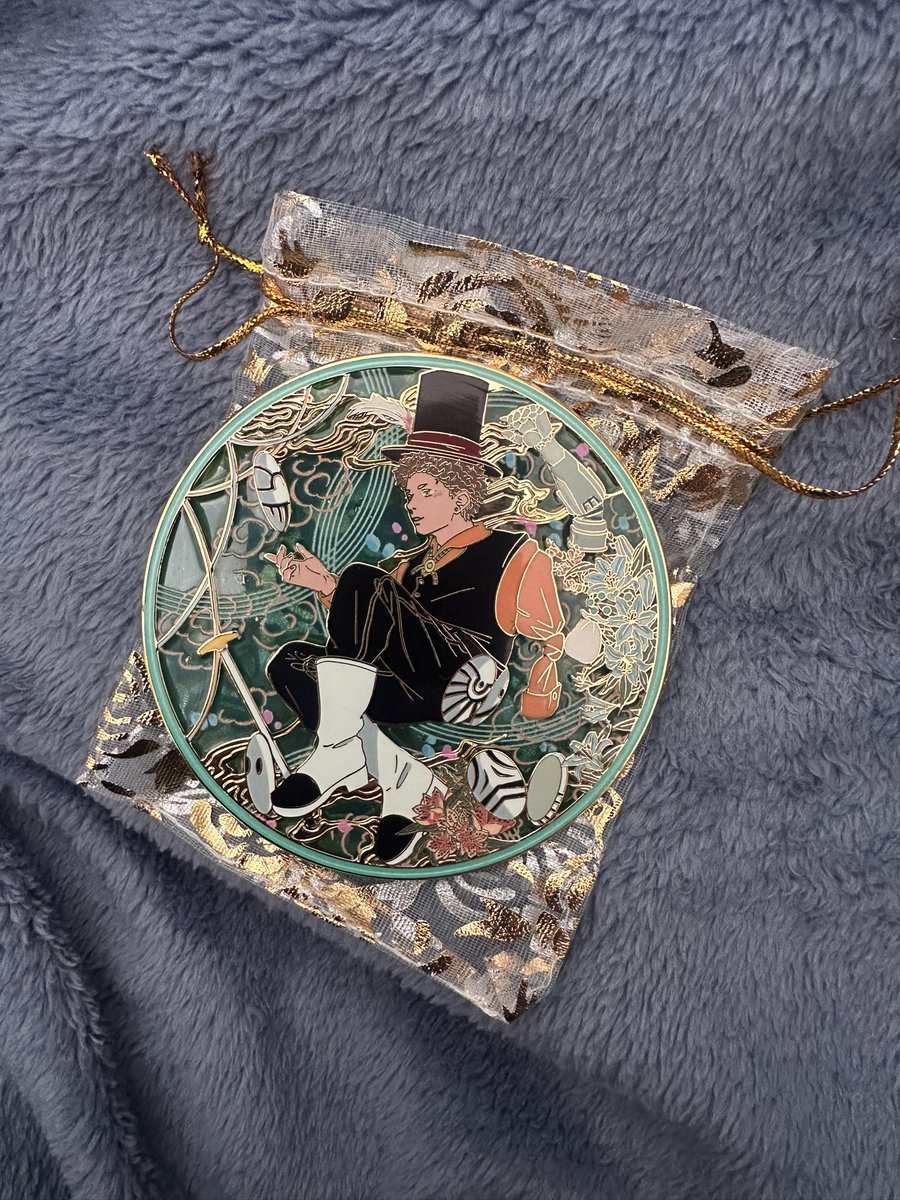 My Mr Compress pins, “Marbled Wonders,” have finally shipped out!! They are so gorgeous, I could not be HAPPIER with these results. Please consider checking them out!! 

The pin is a 3.5 inch hard enamel, it has a stained glass center with gold flakes!

ko-fi.com/s/d0102e3b27