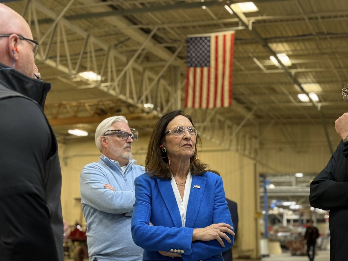 TerexCorp's tweet image. Thank you, @SenatorFischer, for visiting our @SmealFire Apparatus team in Snyder and for recognising the important work they do in support of first responders.
📸 Photo credit: Senator Deb Fischer
#Terex #SmealFireApparatus #EmergencyServices
