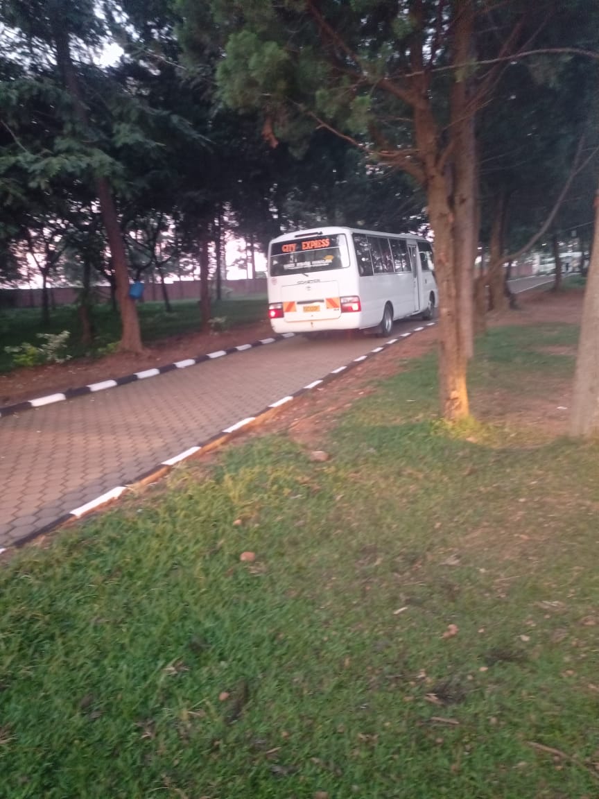 gs_rango's tweet photo. Dufatanyije n'ubuyobozi bw'Akarere @BugeseraDistr twafashije abanyeshuri bacu gutaha neza basubira mu miryango yabo. Turashimira ababyeyi turerera babigiramo uruhare rukomeye ndetse n'Abarezi bose muri rusange.

Dushimiye Imana ko ubu abana bose bageze mu miryango yabo amahoro https://t.co/MjaUlxR5i7