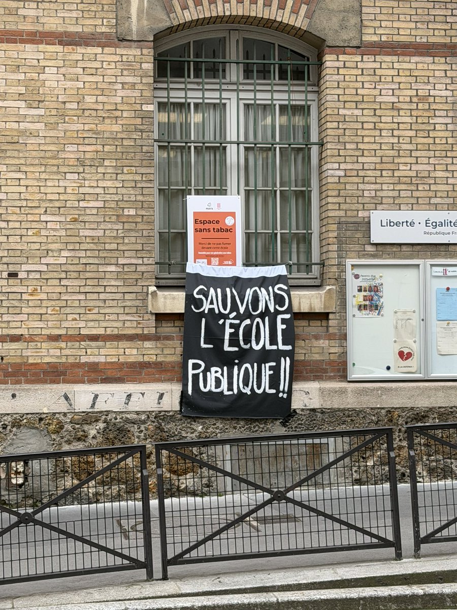 Si vous voulez sauver l’école publique, commencez par arrêter votre politique de logement qui chasse les classes moyennes sup en dehors de Paris 🤷🏻‍♂️

Et évidemment les terribles affaires du  #periscolaire qui poussent à se tourner vers le privé n’aident pas🤷🏻‍♂️