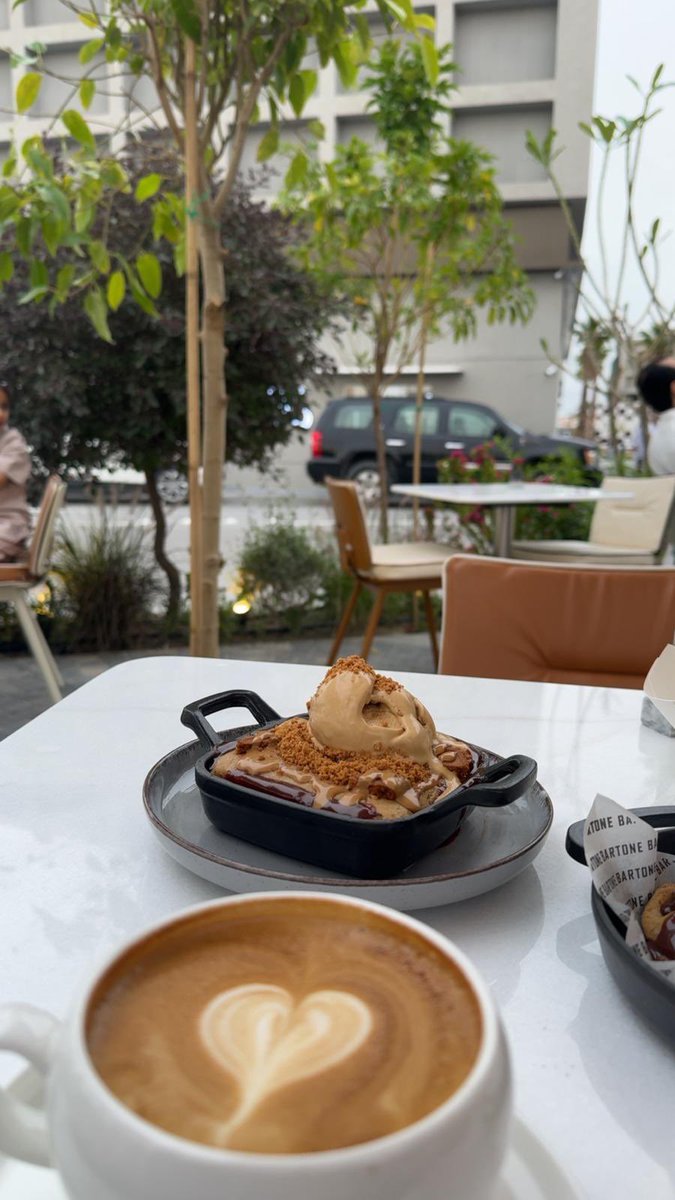 bdoor_q8 tweet media