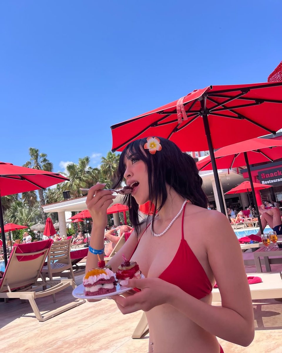 Pretty Mira tweet media