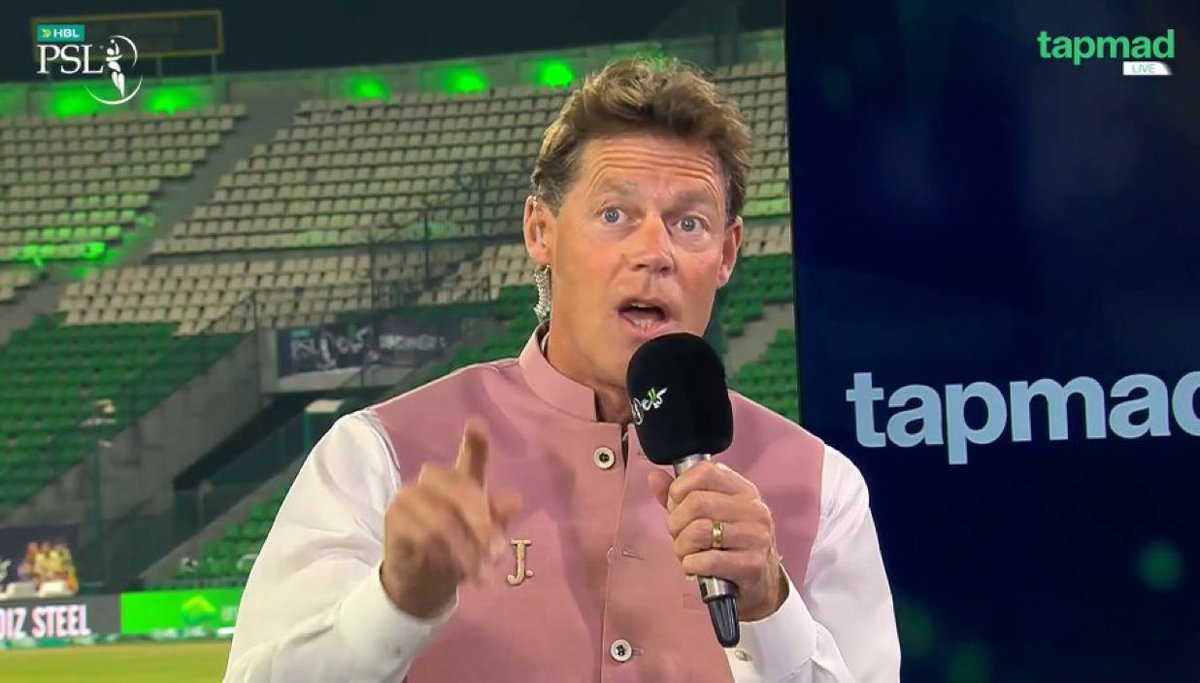 nibraz88cricket's tweet photo. 🚨 Big respect to Nick Knight. 
He’s right back in Lahore, calling the action for #PSL2026 and choosing Pakistan’s league over the IPL.

In a world where money and hype often win, Knight picked passion, quality cricket, and commitment. True professional. https://t.co/LqwRrwC0Zs