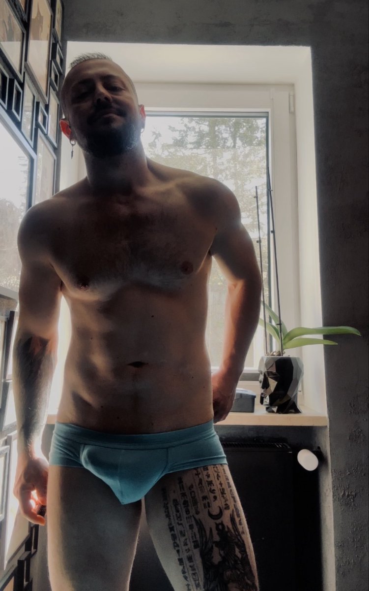 romanromanov87's tweet photo. when the sun comes out 🔥😈 https://t.co/SUJnet0OS1