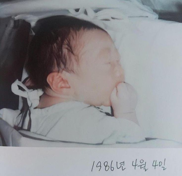 hyukjaesweet's tweet photo. 🎂 HAPPY BIRTHDAY EUNHYUK / HYUKJAE 🎂

☾ 40 years? 4 years really!  ☽
      
       ╶╶╶╶╶╶╶╶╶╶╶╶╶
             ❛ A thread ❜ 

#HappyEunhyukDay 
#토끼나라_혁재의_생일파티
@AllRiseSilver https://t.co/Gm4gG20shz