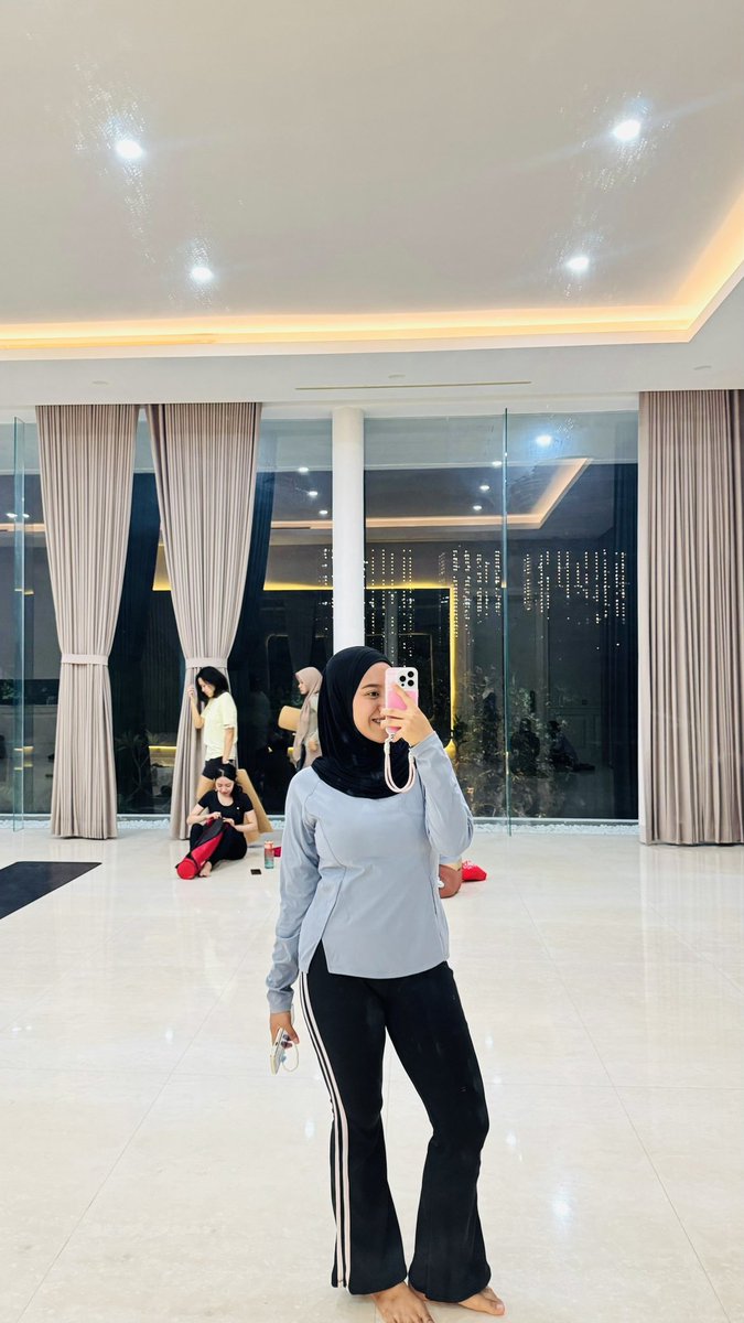 doystark's tweet photo. MasyaAllah lagi2 mau makasih banget sm Allah udh kasih aku suami yg best best best smpe dpt compliments dr temen aku hahaha! 
Tiap minggu aku klo yoga selalu diantar, jauh dekat tarif sama (WKWK canda), terus ditungguin sambil dia jagain bayi kami, pulangnya bebas mau jajan apahh https://t.co/6HfC2nKk7E