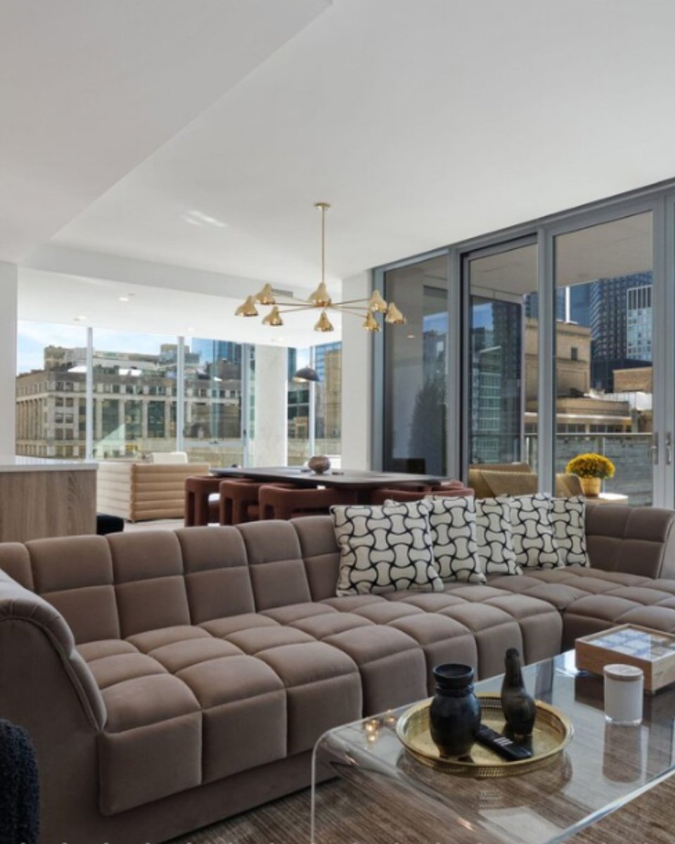 ParklineApts's tweet image. Southwest corner. 4 bedrooms. Terrace included. Say less. #PenthouseCollection #PenthouseLiving #ParklineChicago #DowntownChicago