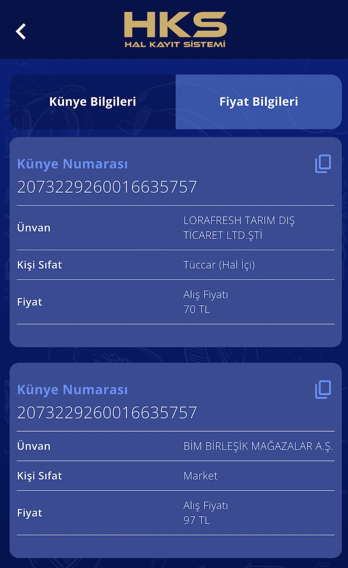 Musaozsoy's tweet photo. Burada dönen meseleyi biraz daha detaylı aktaralım ve sormamız gereken soruları soralım. Denetimler artınca eski bakan Bekir Pakdemirli'nin yönetim kurulunda olduğu Bim'de belli ki alarmlar devreye girmiş. Zaten aynı gruba ait File marketlere geçen haftaiçinde yayınlarımız sonrasında 1,8 milyon ₺ ceza kesildiği haberleri gelmişti.
Şimdi bu adamlar göz göre göre Hal Kayıt Sistemi verilerini beyan ettikleri etiketleri değiştirmişler. Bir anda 97₺'den alınan biberlerin alış fiyatı 195₺'ye yükseldi. İlk olarak her şeyi kitabına uydurdukları veya kağıt üstünde gördüğümüz haliyle doğru kabul ederek soralım.
1. Türkiye'de ne oldu da; 28 Ocak'ta 70 lira olan biberin fiyatı sadece 2 ayda %117 oranında artarak 152 liraya yükseldi? @bimturkiye @ticaret 
2. Eğer bu yükselme doğruysa, neden bugün açıklanan enflasyon rakamlarında bu fahiş zamlar ve fiyat değişimleri tüketiciye aktarılmıyor? @tuikbilgi 
3. Lora Fresh isimli firma aynı biberlerde bir önceki beyana göre %38 kârınız varken, neden yeni beyanda kârını %28'e düşürmüştür? @ticaret 
4. Tüm bu süreç vergi, stopaj ve diğer mal yükümlülükler açısından ilgili kurumlar tarafından denetlenmekte midir? @HMBakanligi @ticaret