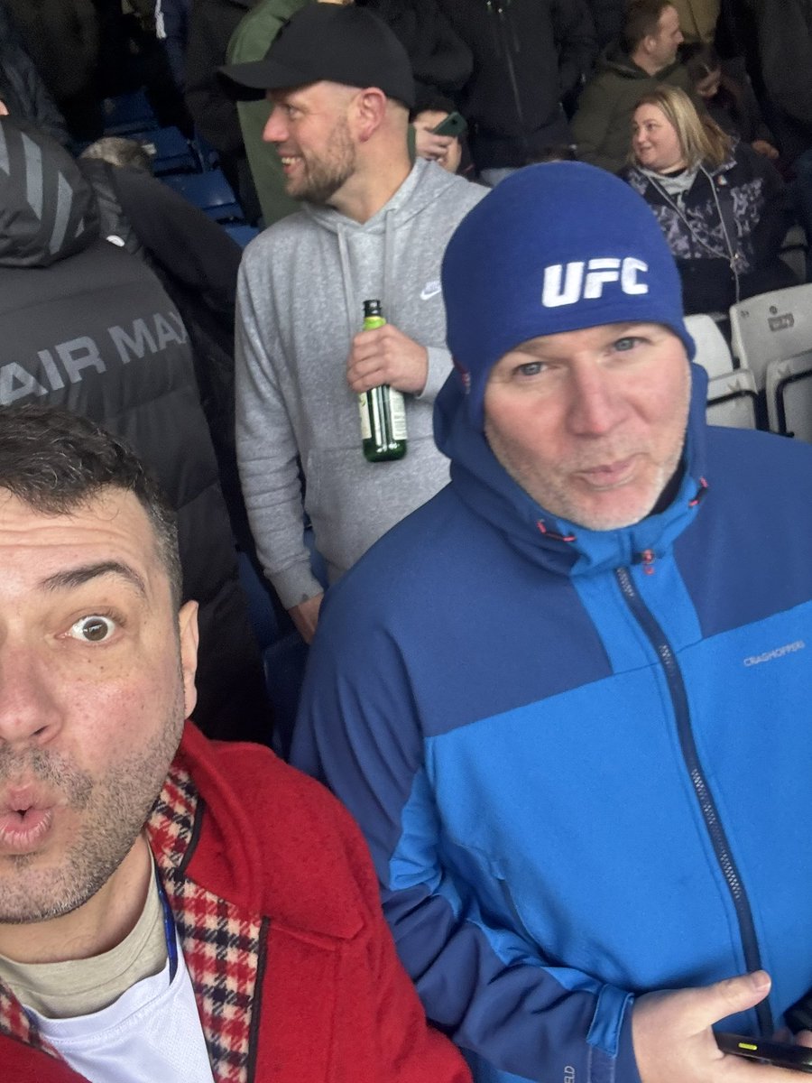 EverythingBury's tweet image. Ex Bury player Rob Willcox back to watch! Wearing blue! I am the diva pouting #Bury