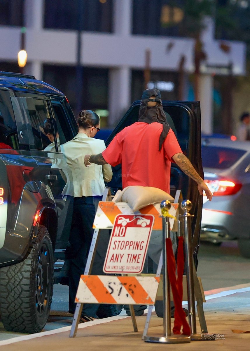 hbbrmidias's tweet image. 02.04 | Hailey e Justin Bieber foram vistos chegando à Igreja Churchome no Saban Theatre em Beverly Hills, Califórnia.

+4 fotos: pixhost.to/gallery/GHMn4