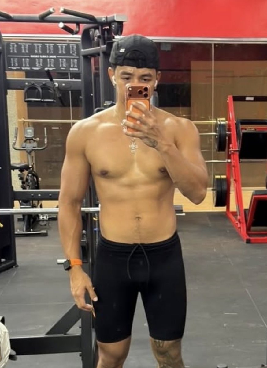 B O Y S R U S 🧨 tweet media