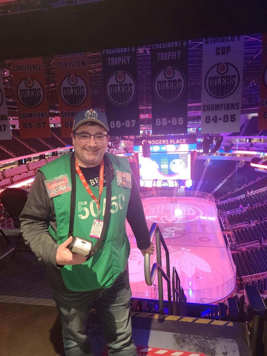 Dale1987's tweet photo. Had a great time volunteering for the oilers 50/50 last night in support of friends of Jasper, and Jasper food bank. https://t.co/SRu3JDOTx3